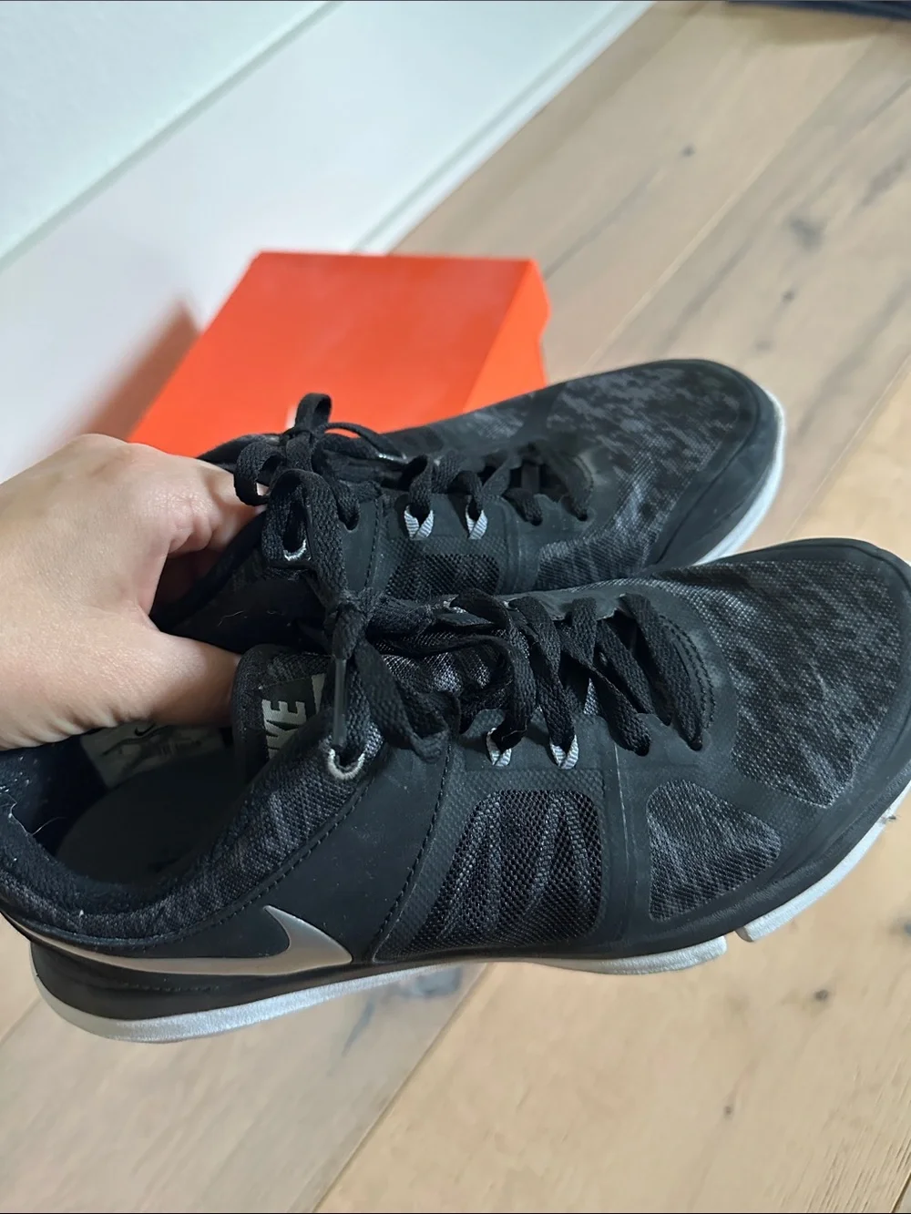 Nike Women's Black and White Athletic Running Shoes Free 4.0 Flyknit